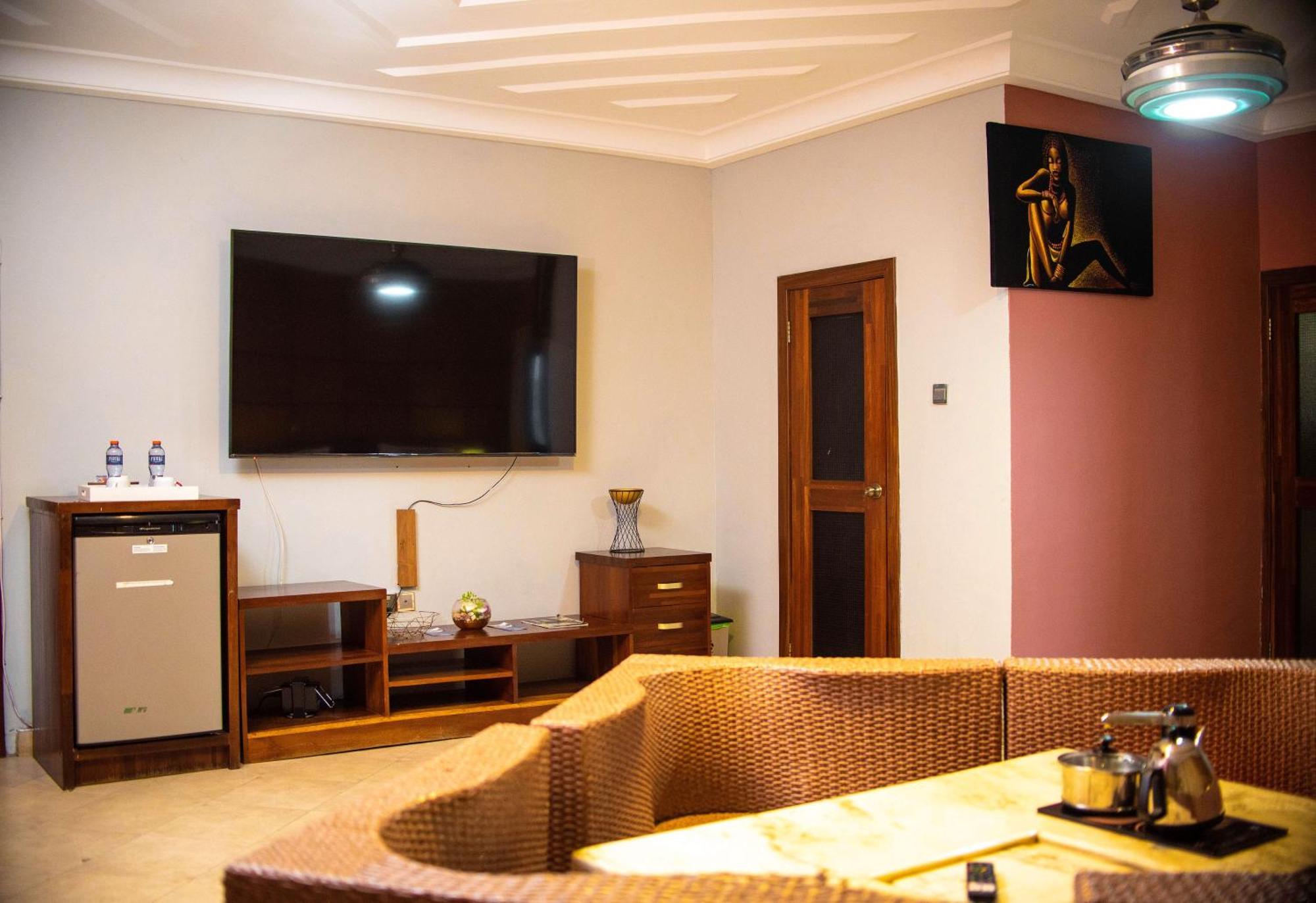 Triple Hill Hotel Weija Exterior photo