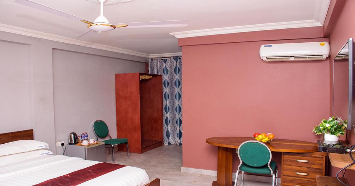 Triple Hill Hotel Weija Exterior photo